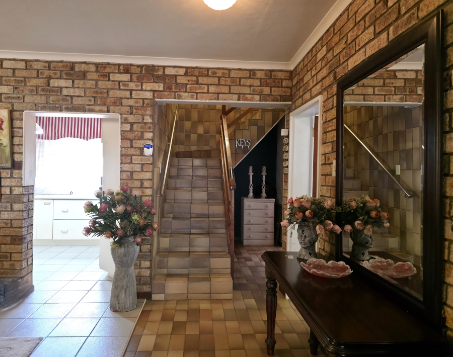 5 Bedroom Property for Sale in Wavecrest Eastern Cape
